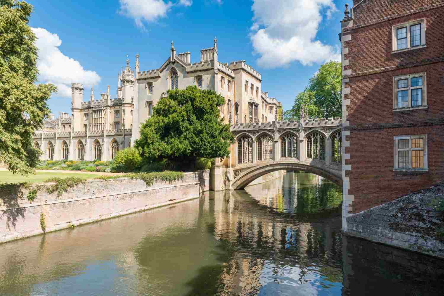 A scenic view of Cambridge University, showcasing its historic architecture and lush green surroundings.